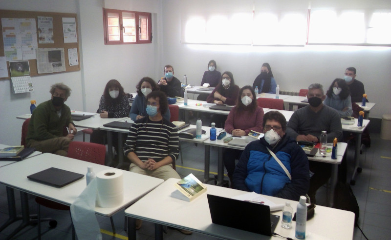Alumnos del curso gratuito de gestión ambiental, en Segovia, durante la ponencia impartida por GREFA.