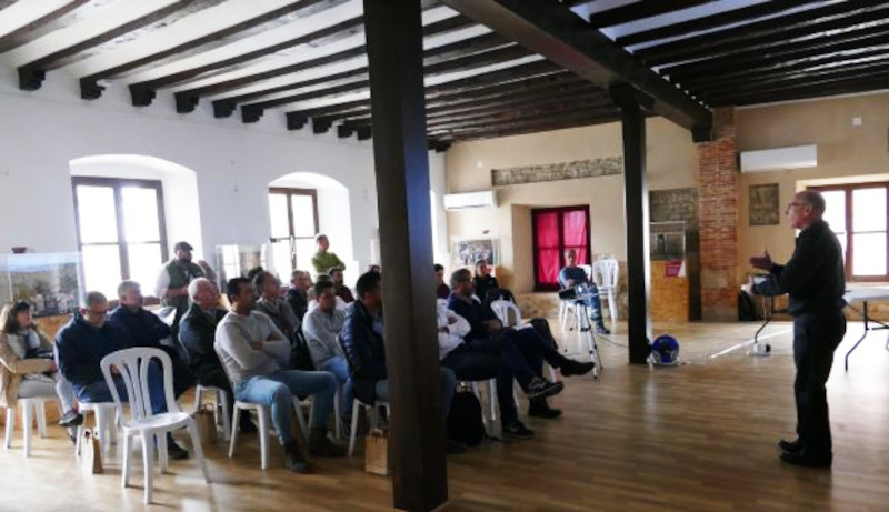 Richard Borreani, responsable de Sostenibilidad de Bayer, expone el proyecto Baydiversity durante la celebración de la jornada.