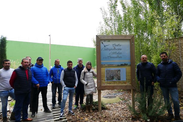 Participantes en la jornada a la entrada del Centro de Interpretación de Villalar.