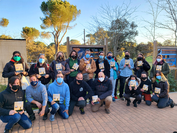 Foto de grupo de voluntarios que ayudan al Equipo de Rescate de GREFA después de un cursillo formativo.