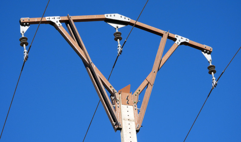 Detalle de una cruceta aislante en bóveda instalada en Villa del Prado (Madrid) por Iberdrola.