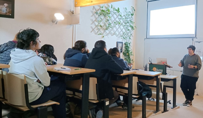 Rebeca Grande mostró a los alumnos del curso la importancia del trabajo in situ en la recuperación del lince ibérico.