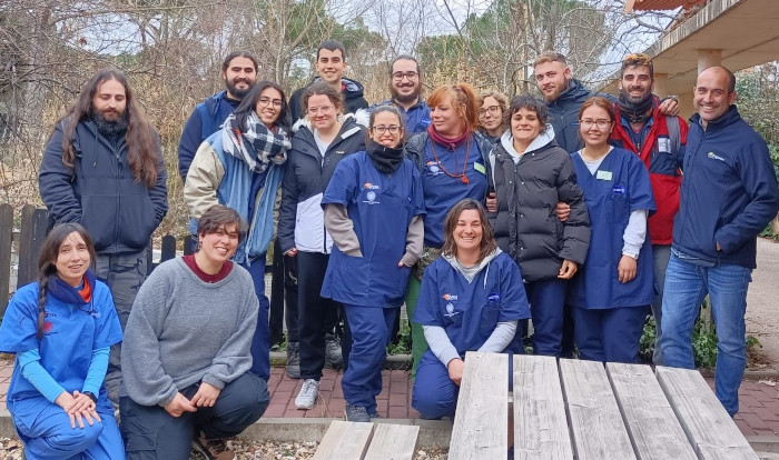 Antonio Rivas y Rebeca Grande junto a los alumnos del curso de “Técnico de centros de recuperación, reproducción y reintroducción de fauna salvaje”.