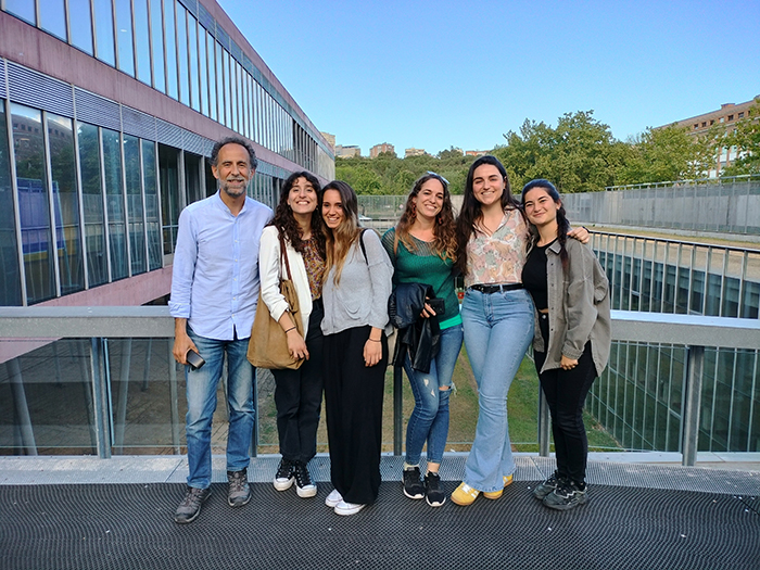 Personal veterinario de GREFA junto a algunas de las responsables de las ponencias que se presentaron en el XV Congreso de Investigación de Estudiantes de Grado en Ciencias de la Salud.