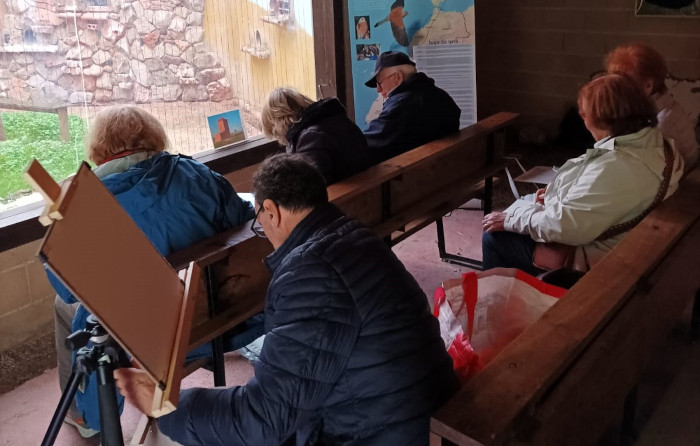 Miembros de la Asociación de Acuarelistas de Majadahonda en las instalaciones de GREFA.