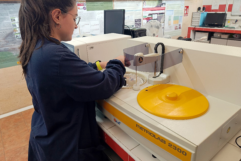 Utilización de METROLAB 2300 en el laboratorio del hospital de fauna de GREFA.