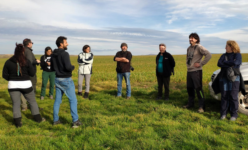 Grupo de voluntarios de GREFA durante la visita a Campo de San Pedro (Segovia)