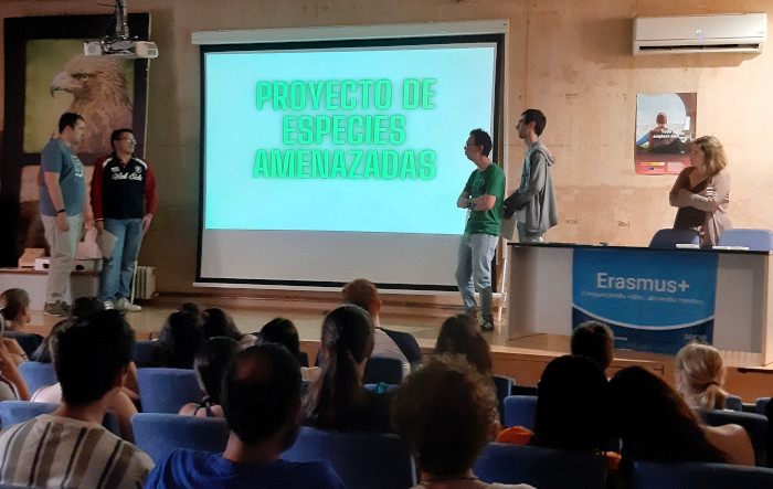 Alumnos del curso de imagen y sonido de la Asociación Achalay presentan el trabajo realizado.