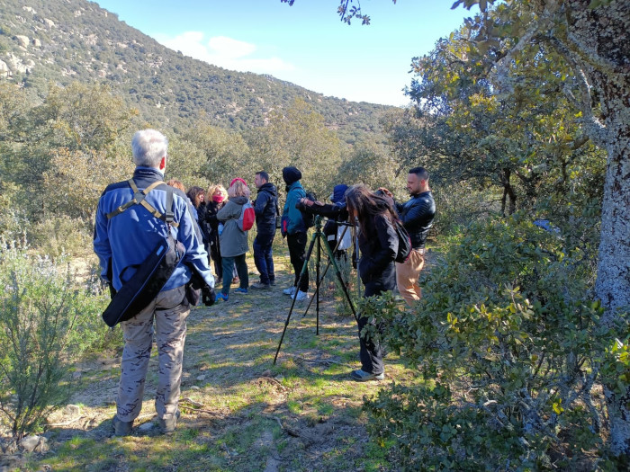 Componentes de la asociación griega Anima visitan con un equipo de GREFA un territorio de águila de Bonelli en la Comunidad de Madrid.