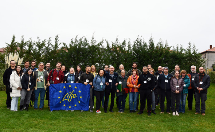 Foto de grupo de los asistentes a la reunión inaugural de LIFE Rhodope Vulture en Ivaylovgrad.