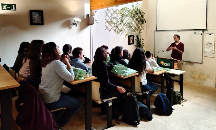 Reunión final de los alumnos del curso con Fernando González, director del Hospital de Fauna Salvaje de GREFA.
