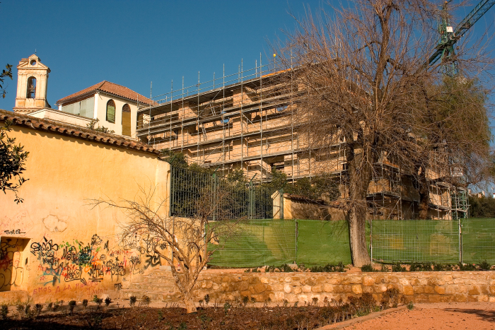 Vista del andamiaje de la Sala Capitular de Orive, en Córdoba. Las obras provocaron que de 15-17 parejas de cernícalo primilla se pasara a tan solo 1 pareja. Gracias al "hacking" que llevamos a cabo, se estabilizó la colonia en 10-12 parejas.