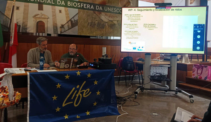 Fernando Garcés, primero por la derecha, secretario general de GREFA, presentó en el encuentro las acciones realizadas por GREFA y los objetivos para 2026.