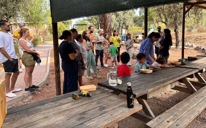 El grupo de Efiniti Global durante la visita a las instalaciones de GREFA.