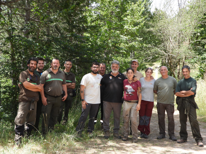 Foto de grupo de los participantes en el marcaje con GPS del pollo de pigargo europeo.
