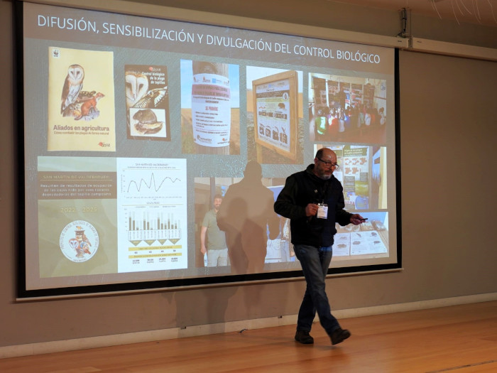 Fernando Garcés, secretario general de GREFA, durante su charla sobre el control biológico en medios agrarios.