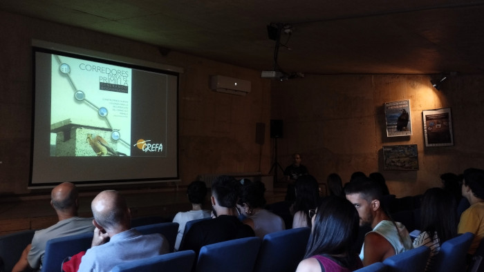 Charla sobre el proyecto “Corredores para el primilla” en el auditorio de GREFA.