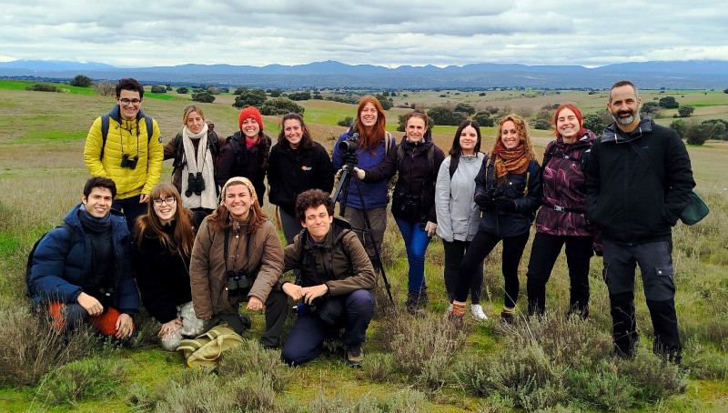 Alumnos del curso en una jornada de seguimiento de fauna.