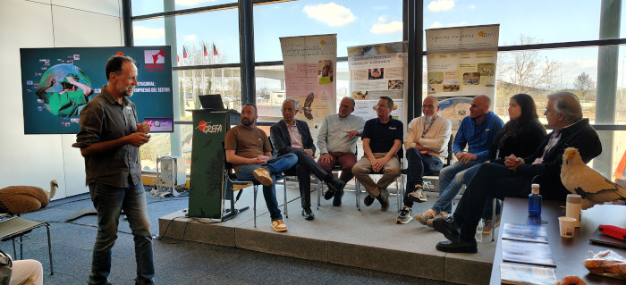 Representantes de algunas de las empresas que colaboran con el Hospital de Fauna Salvaje de GREFA durante el desarrollo del congreso de AMVAC.