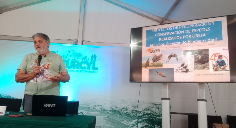 El presidente de GREFA, Ernesto Álvarez, durante la conferencia '45 años generando biodiversidad', en Naturcyl.