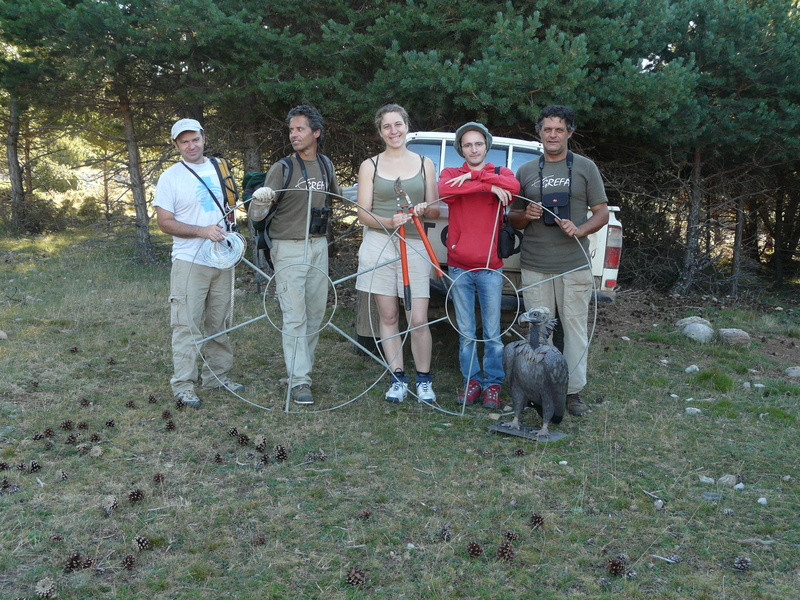 Material para la colocacion de plataformas y señuelos para atraer buitres negros