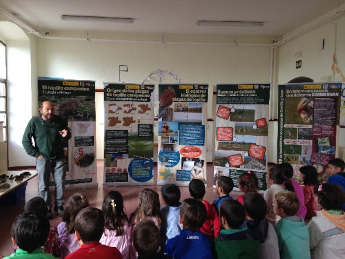 Educación ambiental a escolares y profesionales del campo en las zonas de estudio del Control Biológico.