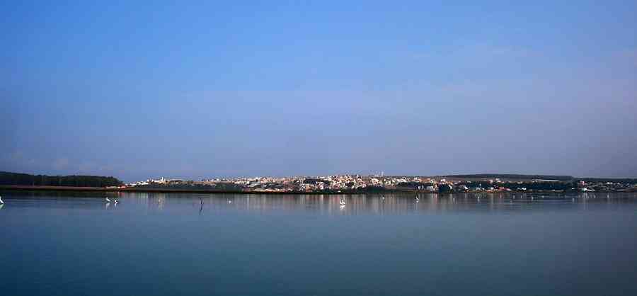 Moulay Bousselham desde la laguna de Meja Zerja